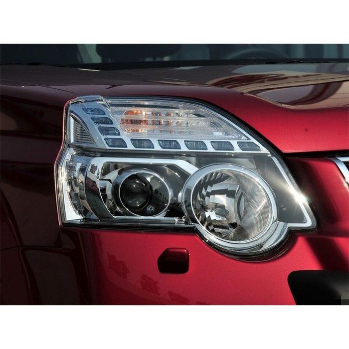 Стекла фар Nissan X-trail 11-13г.