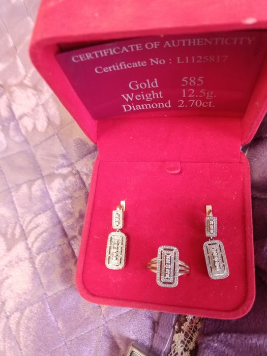 Продам бриллиантовый комплект
