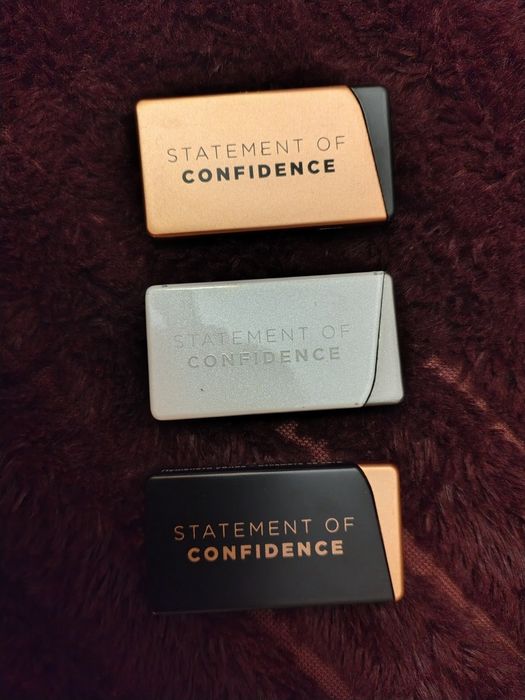 Запалка изцяло метална.