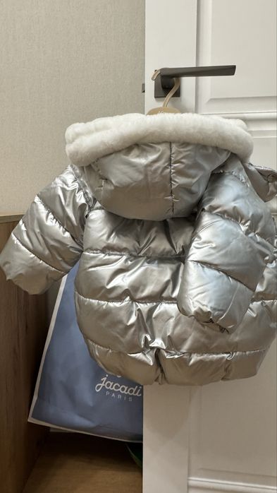 Продам детскую куртку jacadi