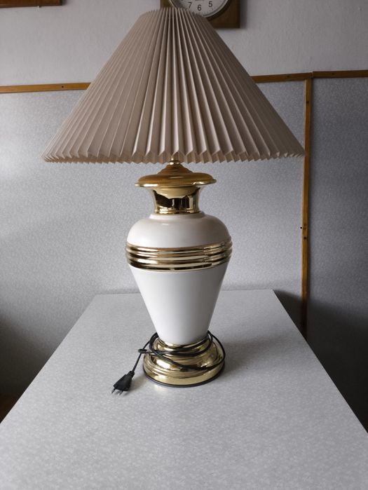 Настольная лампа светильник.