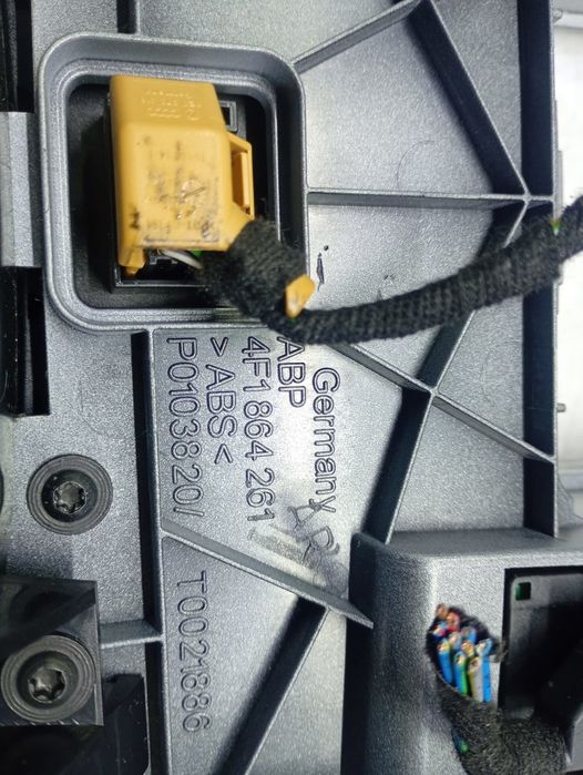 Consola centrala 4f1864261 Audi A6 4F/C6 (facelift) (2008 - 2011) 2.0 tdi 2.0 tdi CAHA