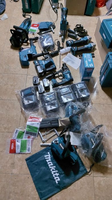 Masina de gresat pe acumulator Makita DGP180Z