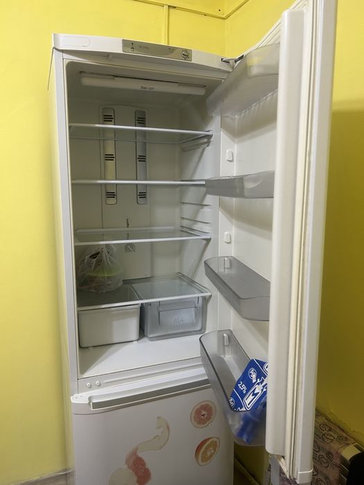 Холодтльник Hot point