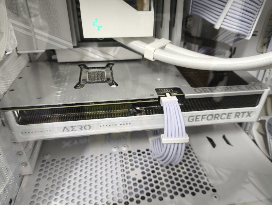 RTX 5080 Aero SFF 16GB