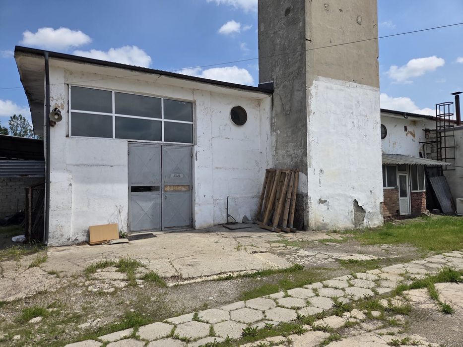Inchiriez hala Slobozia