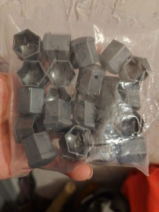 Колпачки на колесные болты для авто 19 размер