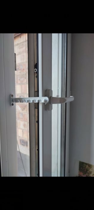 Крепление на окно, дверь