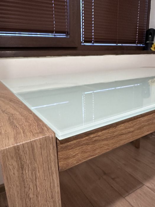 Продавам трапезна маса