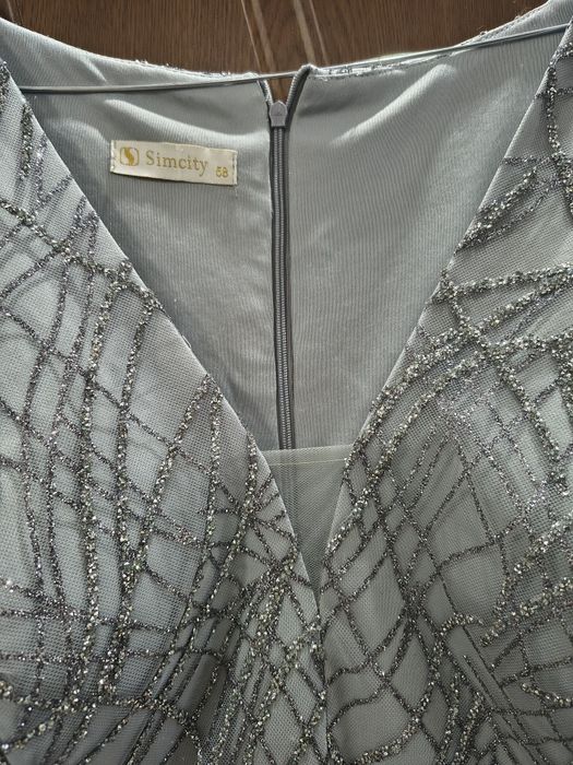 Официална дълга рокля.