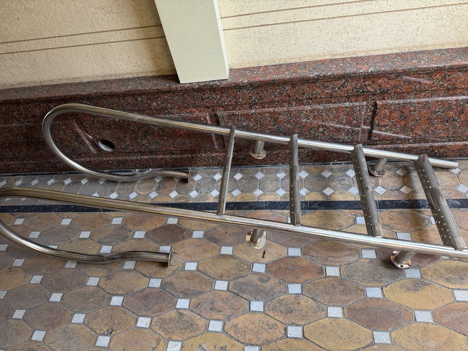 Бассейн нарвони лестнича для бассейна