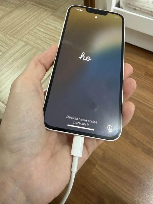 Iphone 14  белого цвета