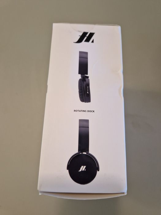 Слушалки чисто нови в кутия бели и черни