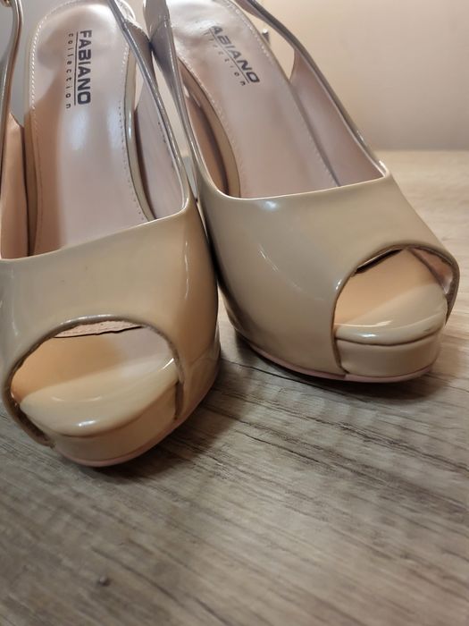 Продавам много удобни обувки