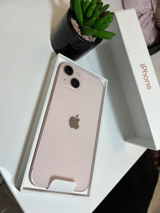 iPhone 13 чисто нов с гаранция 1г