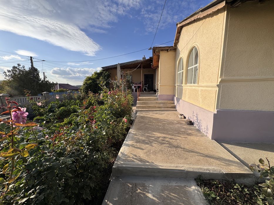 Casa de vanzare plina de viata! Nu ratati aceasta ocazie!