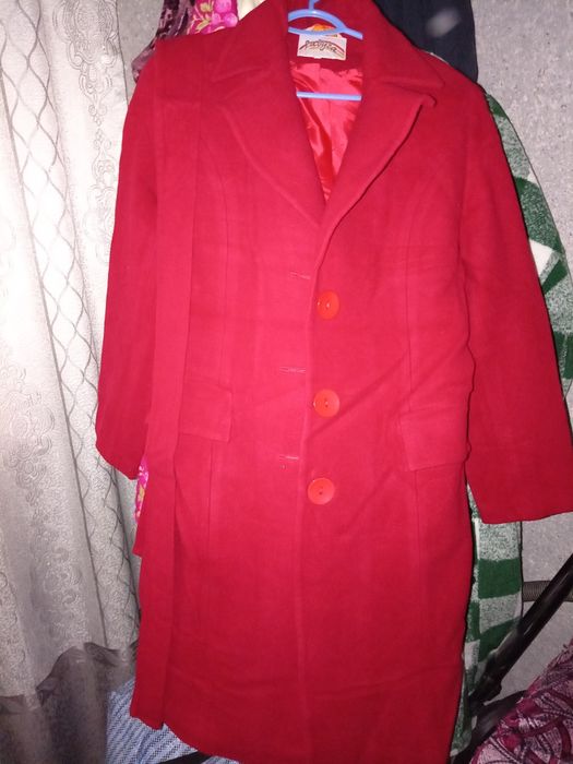 Пальто женские 48 р