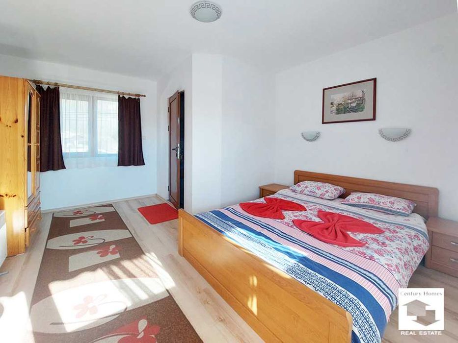 116249 Къща с 8 спални, механа и добре аранжиран двор в с. Емен