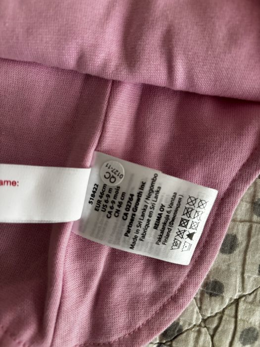 Бебешка шапка с яка от мерино