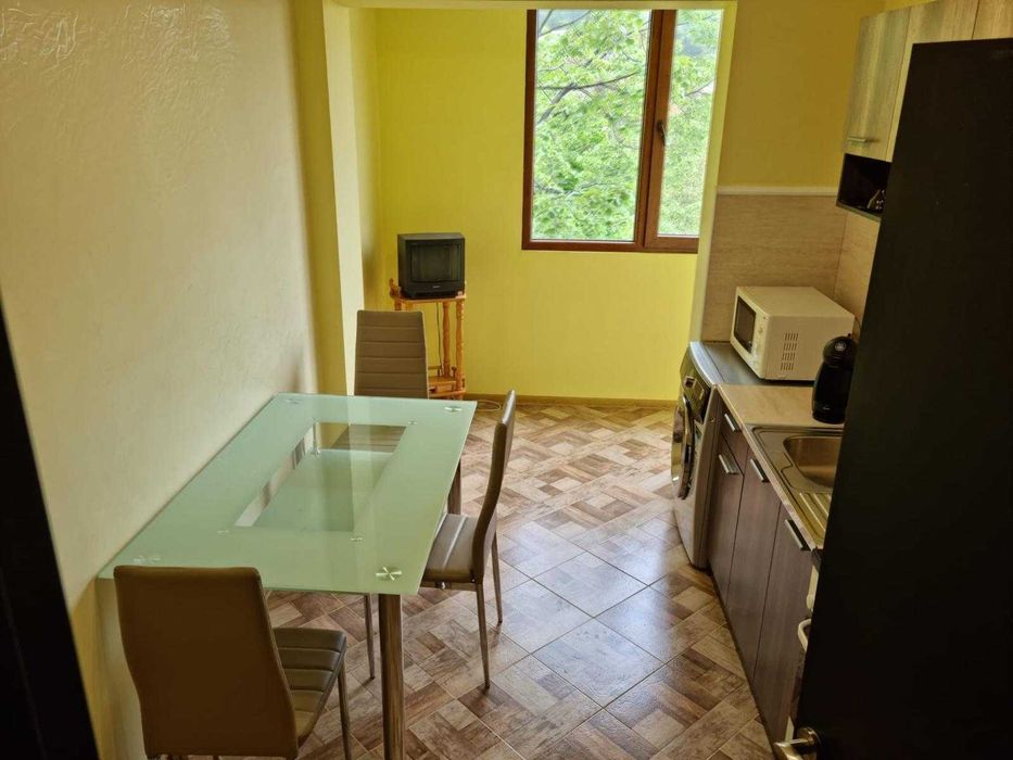 Дава се под наем Тристаен апартамент в Враца, Център - 70 кв.м за 382.5 € - Снимка #3