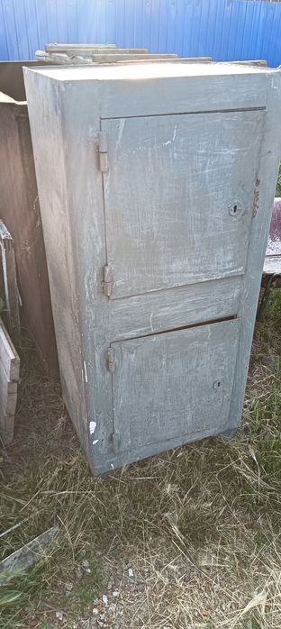 Продам сейф металлический