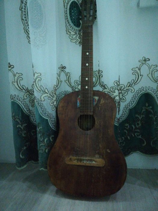 Гитара б/у торг нету