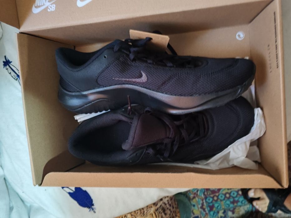 Adidași NIKE nou-nouți buni pentru orice activitate