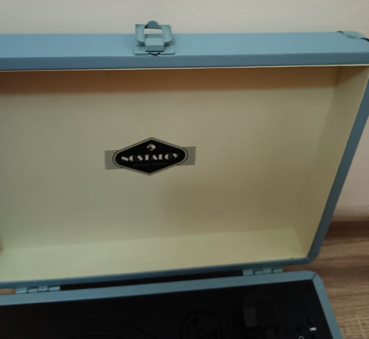 Грамофон(чисто нов)