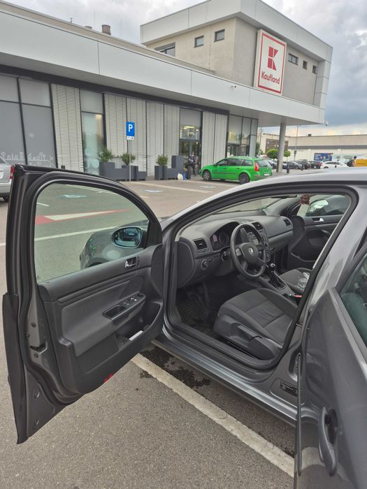 Volkswagen Golf V 1.6 FSI
