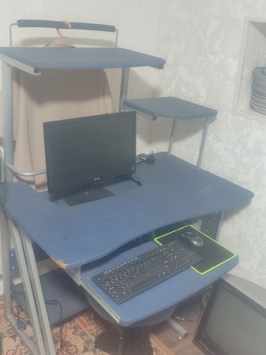 Kompyuter stoli bilan