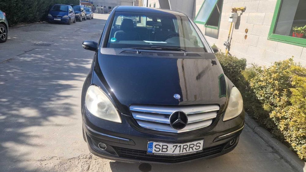 Mercedes Benz B180