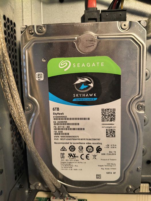 NVR 16 Canale Hikvision DS-7716NI-I4 + HDD 6TB Seagate Skyhawk