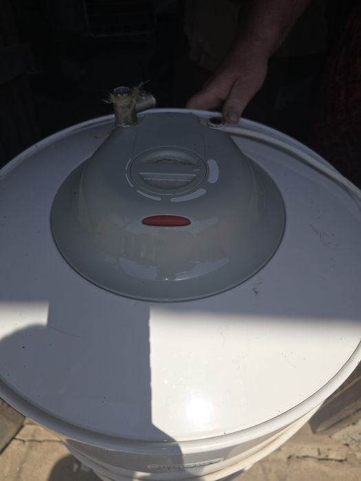Vand boiler electric aproape nou