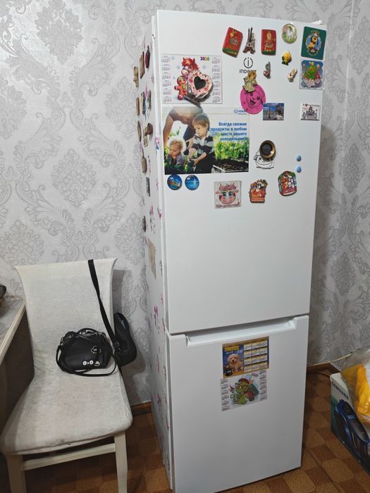 Продаётся холодильник индезит