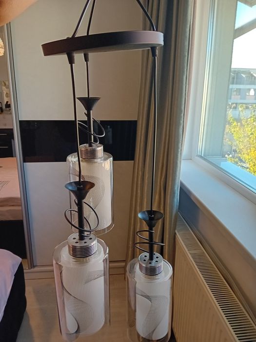 Lustra cu bec economic