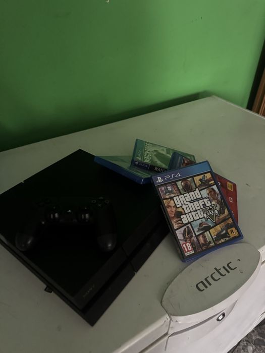 Ps 4 cu 4 jocuri