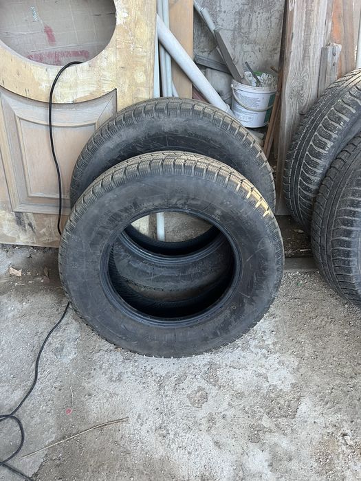Продам шины 205/70R15
