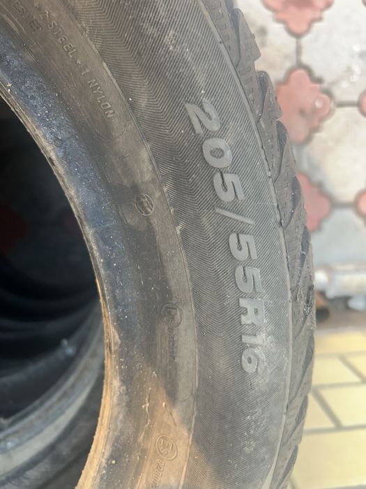 Зимние шины 205/55 R16, в хорошем состоянии,