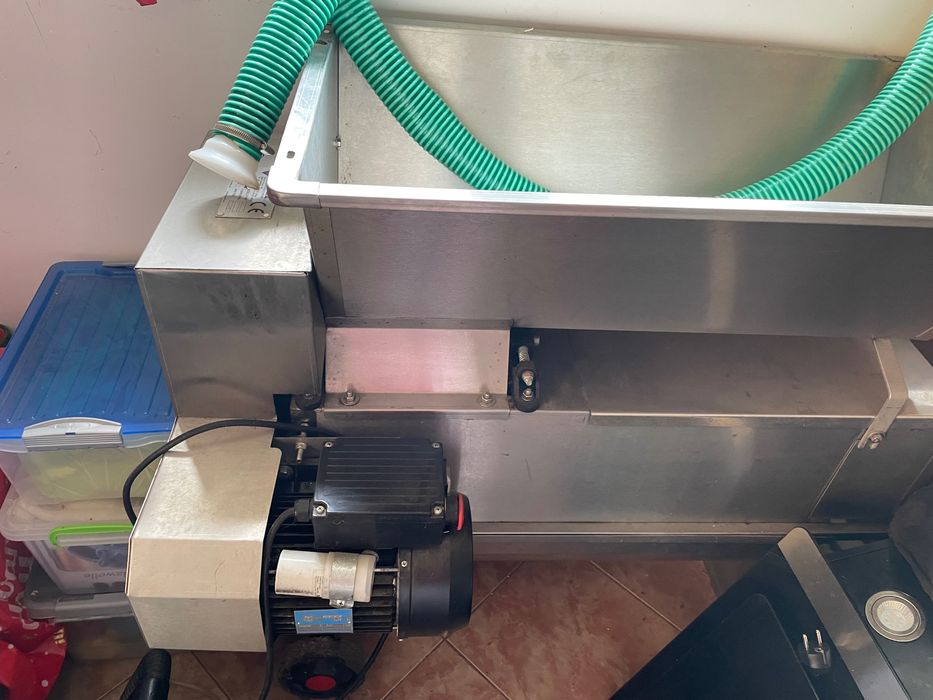 Zdrobitor și dezciorchinator electric de struguri