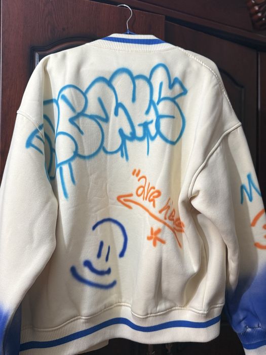 Продам бежевый бомбер