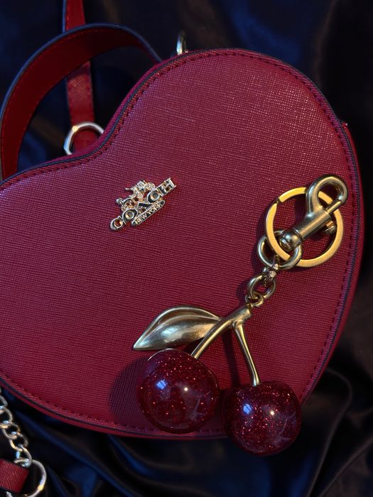 Ключодържател/Аксесоар за чанта черешки Coach и други