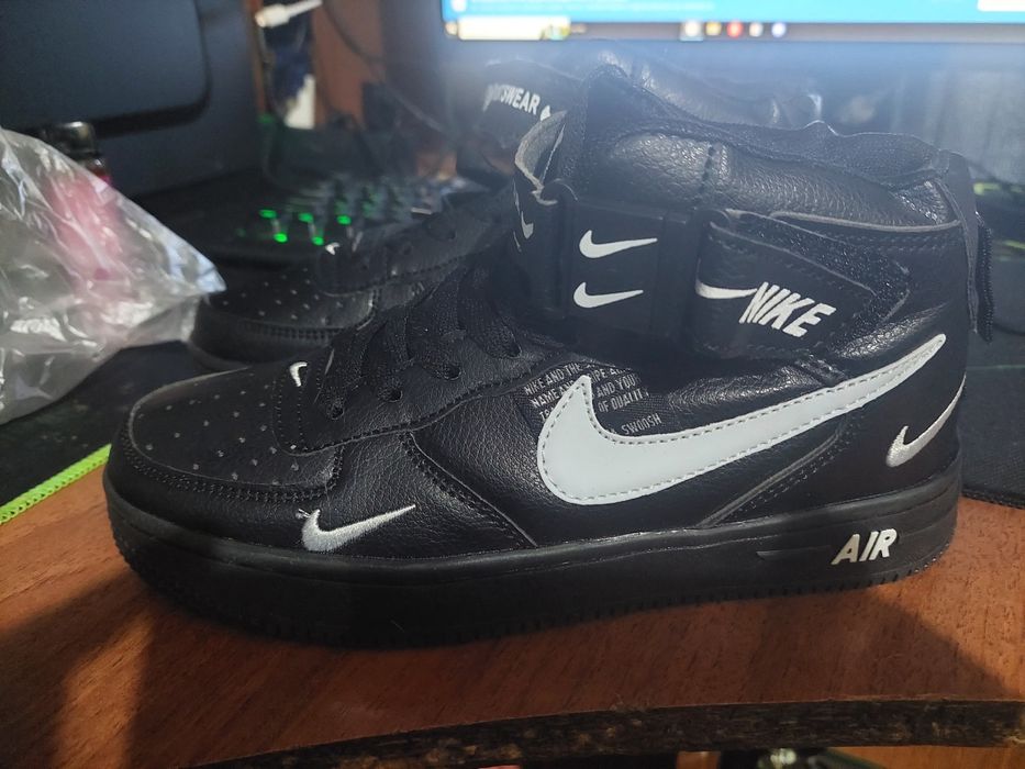 Продам кроссовки