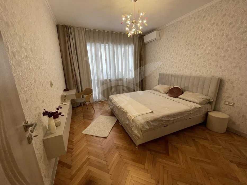 Дава се под наем Двустаен апартамент в Варна, Център - 60 кв.м за 800 € - Снимка #4