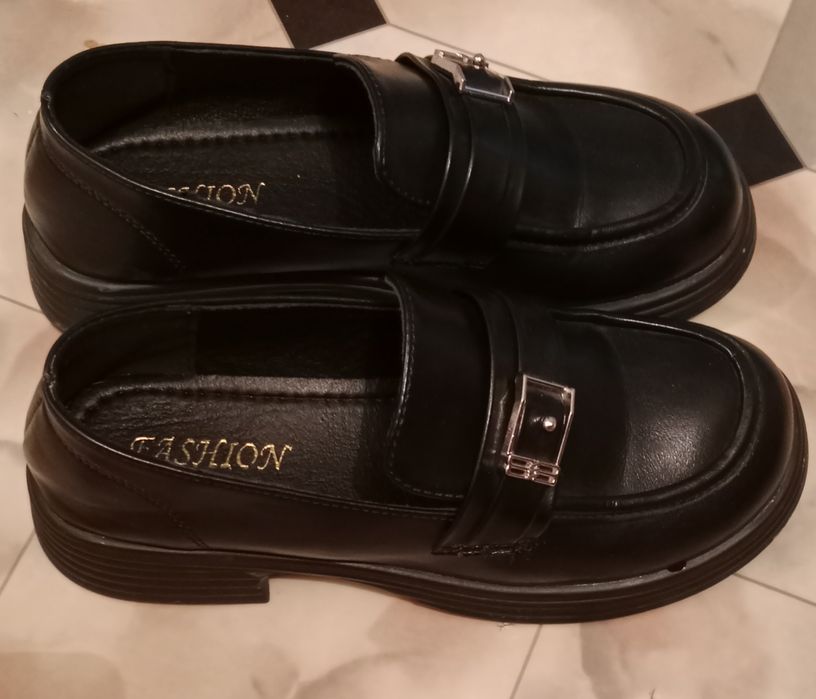 Продам лоферы ..