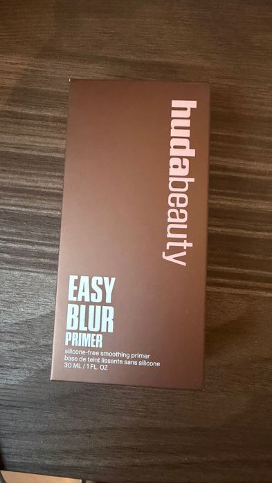 Huda Beauty Easy Blur Primer