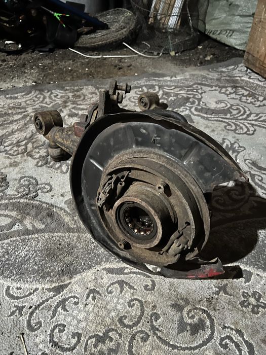 Задняя левая цапфа, суппорт, рычаг бмв е34