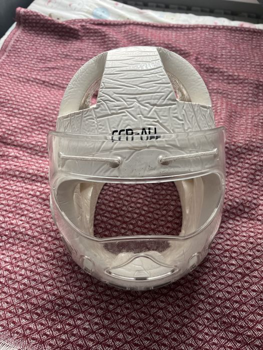 Шлема с забралом для каратэ