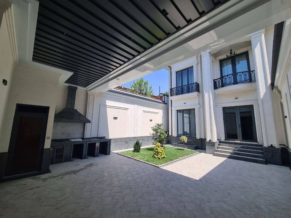 Дом Центр Луначарского 450 м2