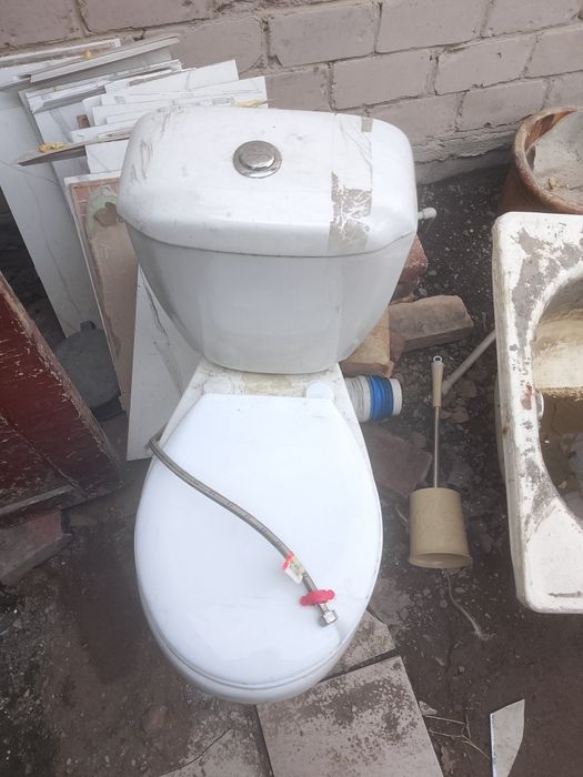 Продам унитаз хорошем состоянии