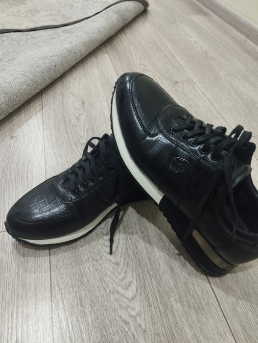 Продам кроссовки